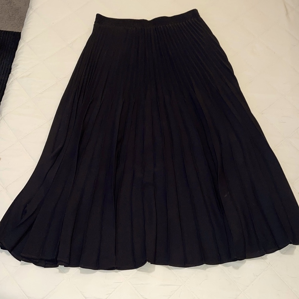 Max Studio size M. Black mid calf length pleated skirt.